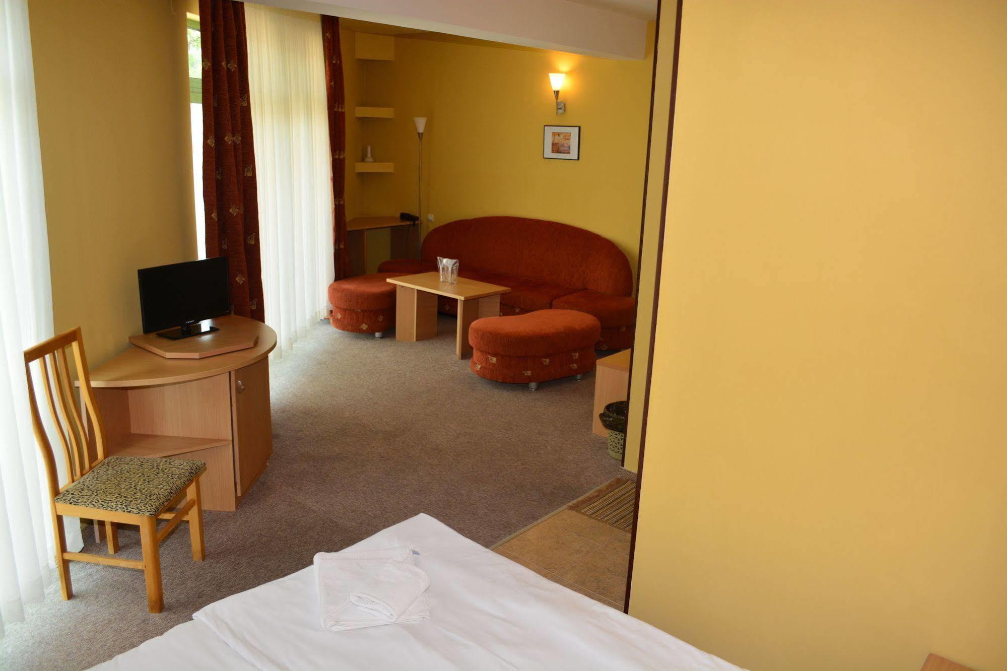 Hotel Juli Słoneczny Brzeg Zewnętrze zdjęcie